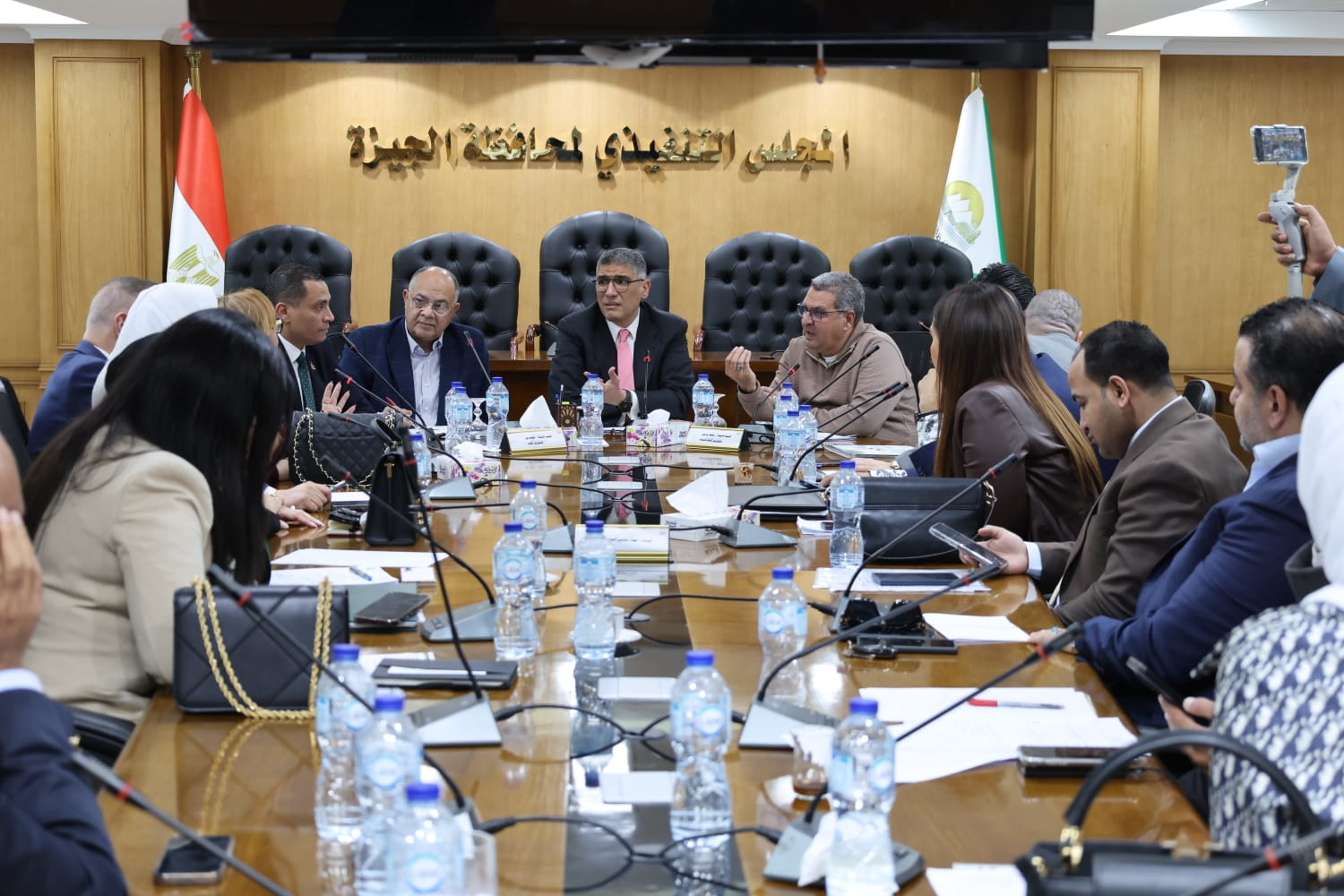 في الجيزة.. منظومة نظافة جديدة بالهرم ومحطة صرف تدخل الخدمة وقرارات حاسمة لملفات التوك توك والأسواق